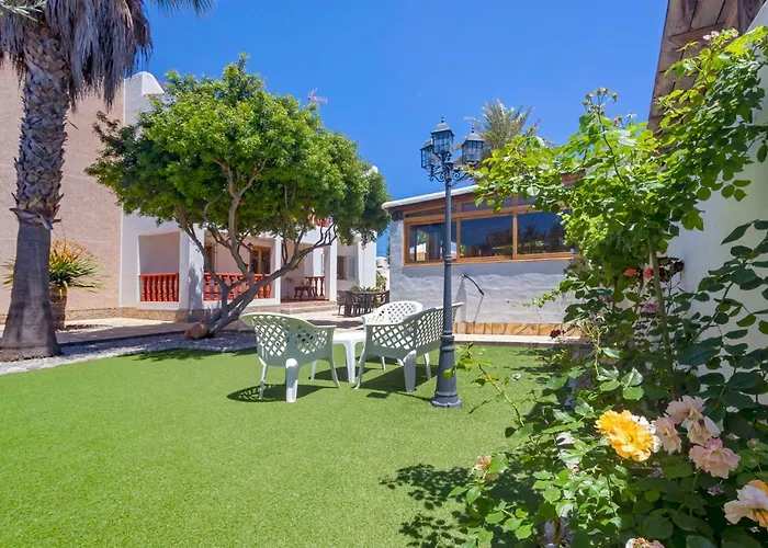 Villa In Playa D'En Bossa Sleeps 9